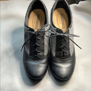 Clarks Black and Gray Heeled Oxfords with Herringbone Pattern